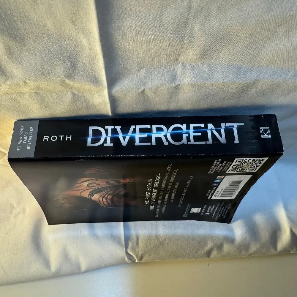 Divergent Movie Tie-In Edition by Veronica Roth Dystopian Young Adult Paperback